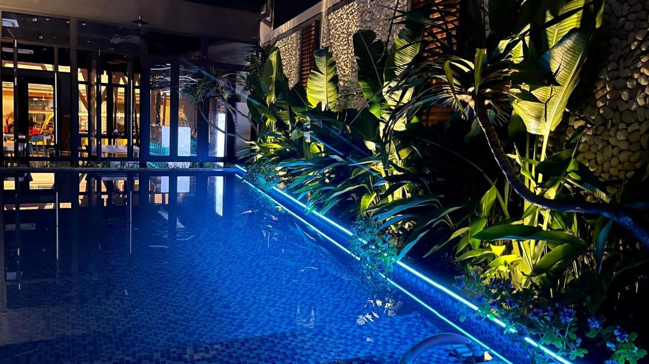 Phoenix Minh Chau Hotel Куангнинь Экстерьер фото