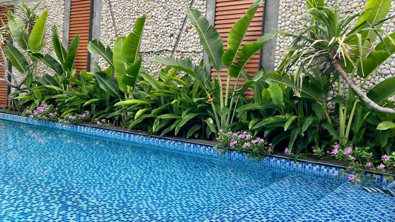 Phoenix Minh Chau Hotel Куангнинь Экстерьер фото