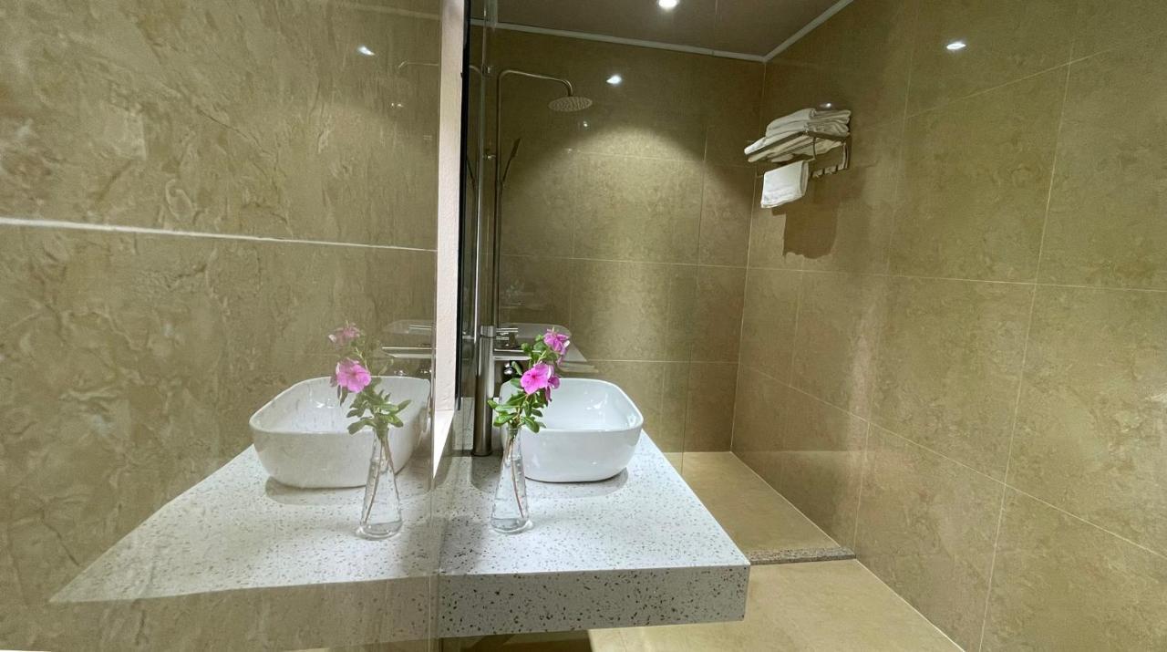 Phoenix Minh Chau Hotel Куангнинь Экстерьер фото