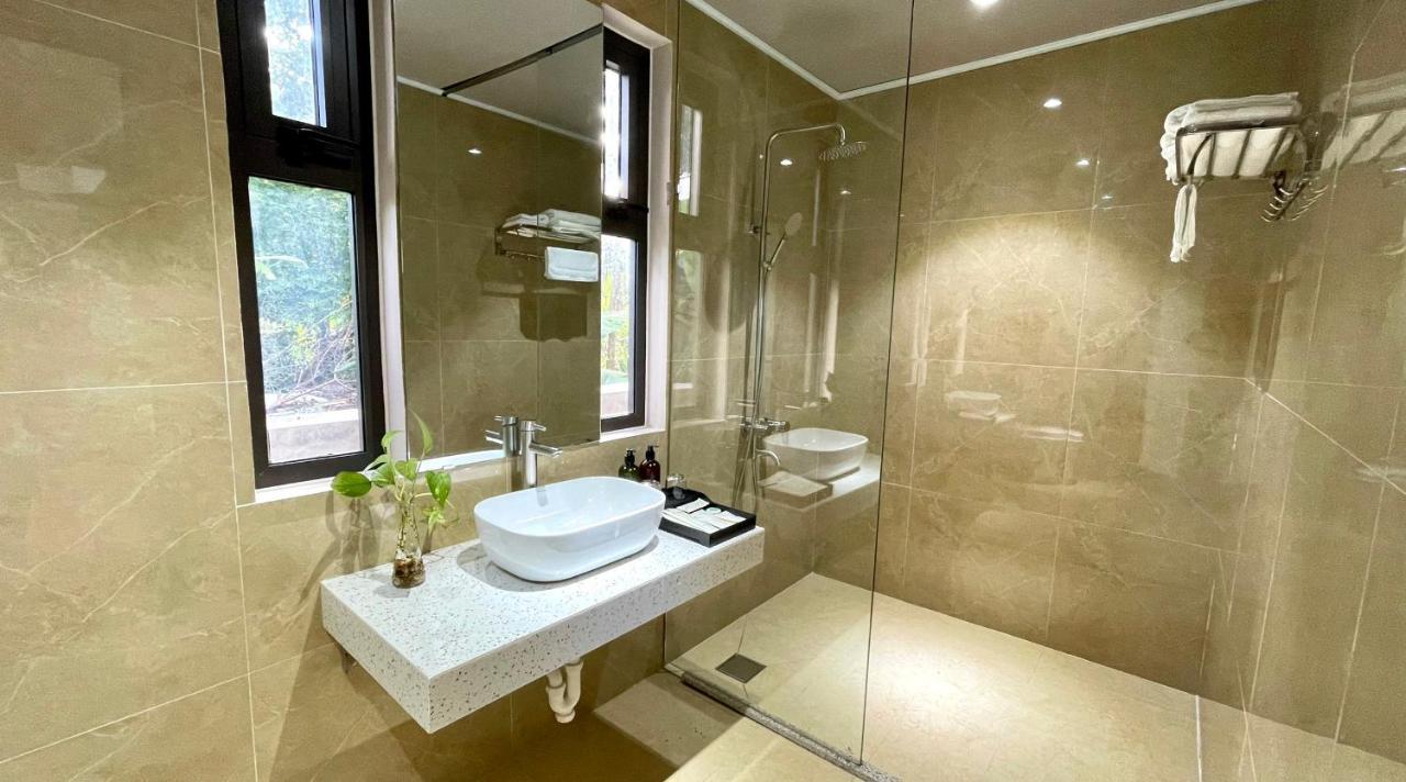 Phoenix Minh Chau Hotel Куангнинь Экстерьер фото