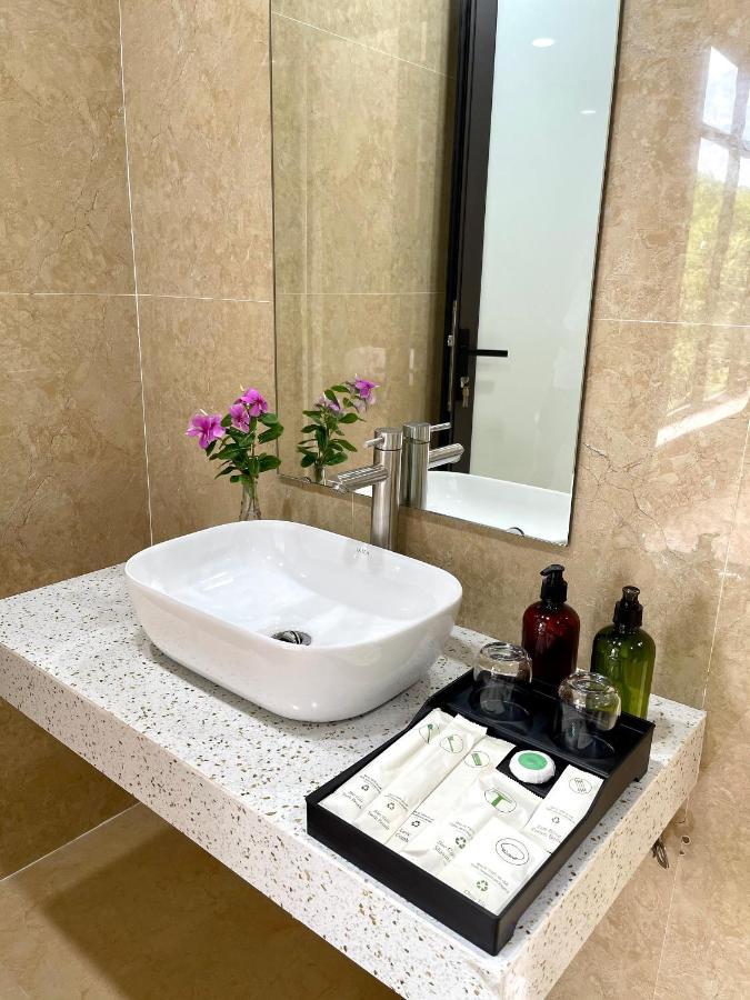 Phoenix Minh Chau Hotel Куангнинь Экстерьер фото