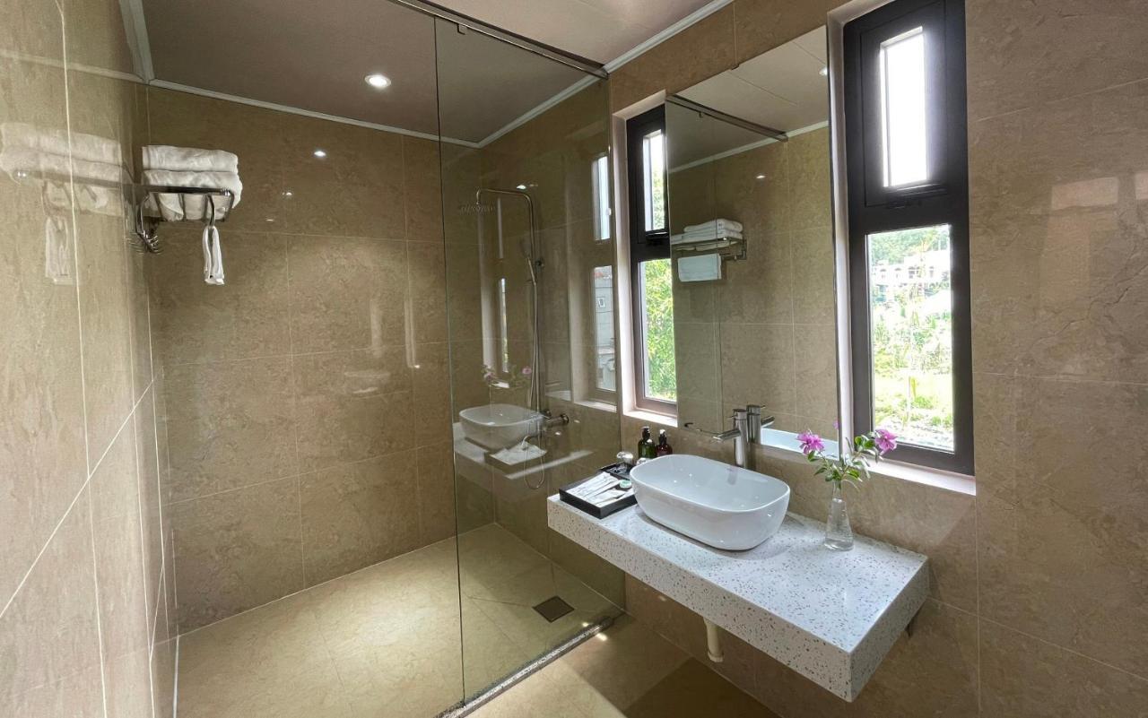 Phoenix Minh Chau Hotel Куангнинь Экстерьер фото