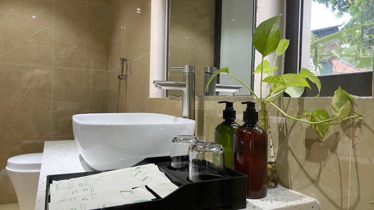 Phoenix Minh Chau Hotel Куангнинь Экстерьер фото