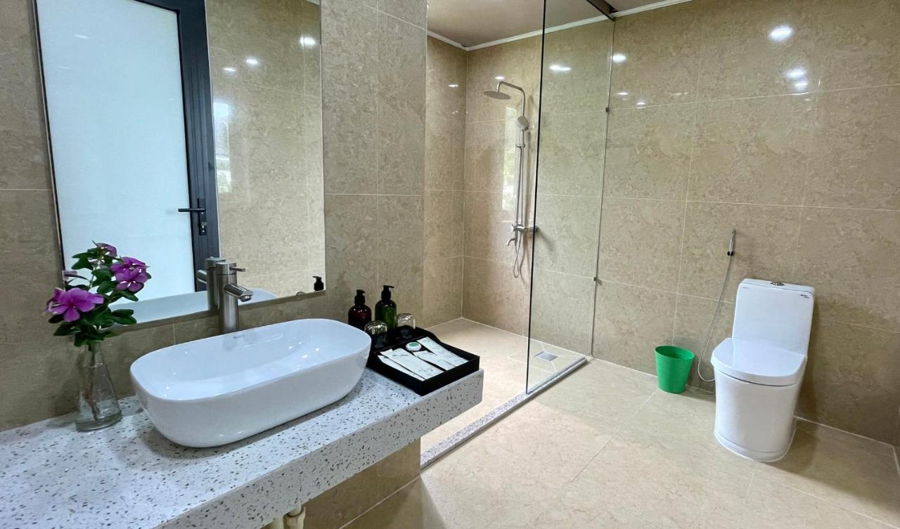 Phoenix Minh Chau Hotel Куангнинь Экстерьер фото